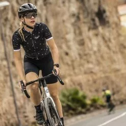 Rogelli Hearts Kortærmet Jersey Til Kvinder Sort / Hvid 15 Rogelli Hearts Kortærmet Jersey Til Kvinder Sort / Hvid -Endura Salg Rogelli Hearts Kortaermet Jersey til 1645442237 05